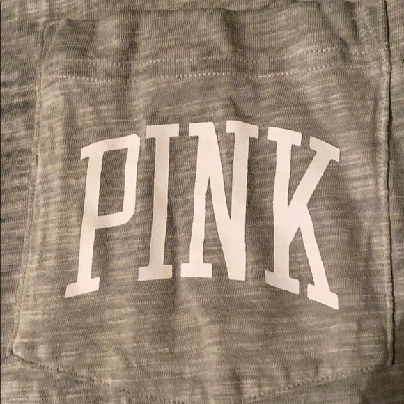 a grey “PINK” T-shirt - Picture 2 of 4